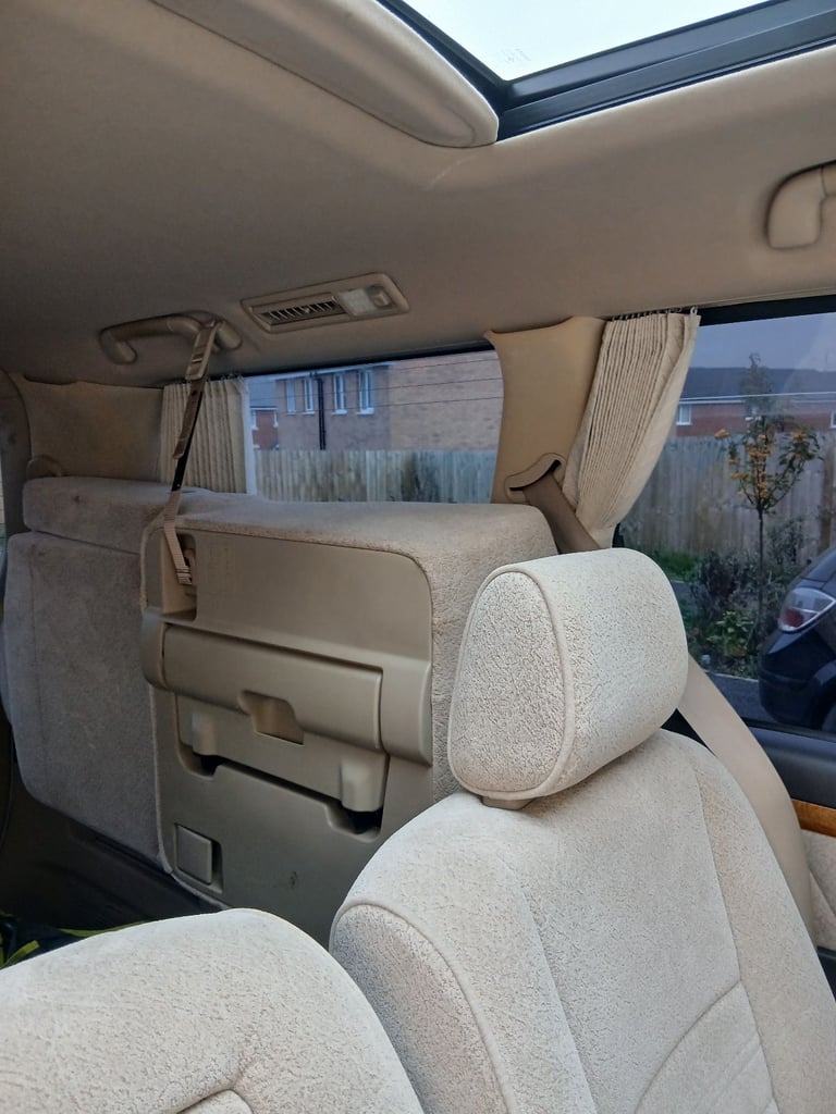 Toyota, 2006, 2990 (cc) automatic petrol 8 seats