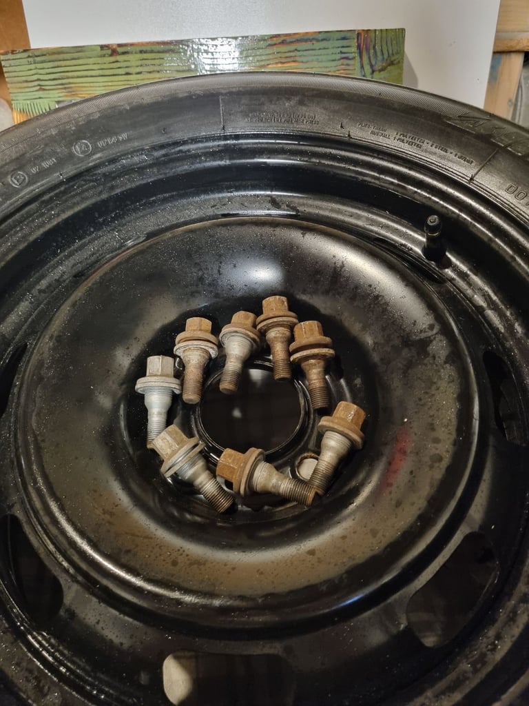 3 wheels from a citroen C 3