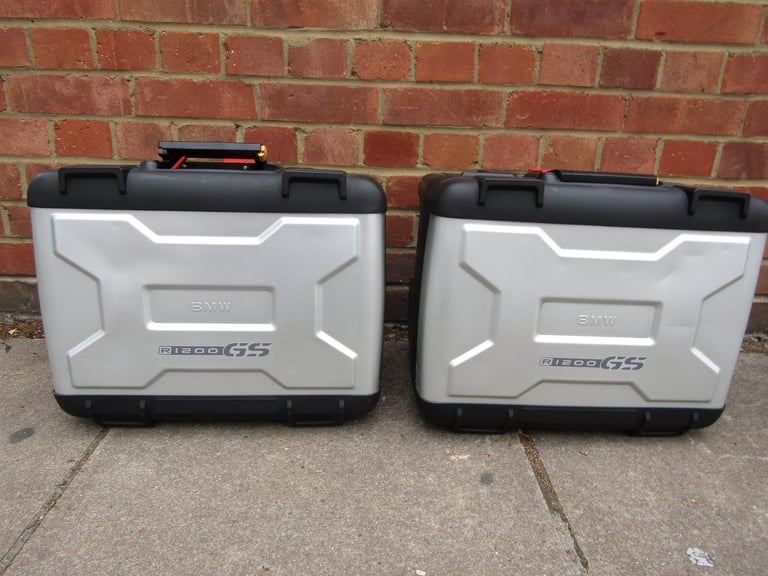 BMW R 1200GS* MILES 10.850*LUGGAGE * FULL SERVICE HISTORY* FANTASTIC CONDITION .