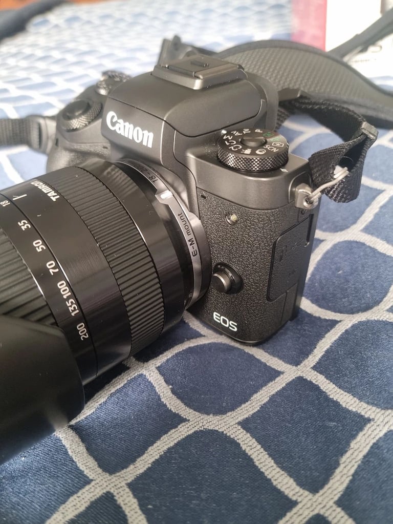 Canon EOS M5 Mirrorless Camera Plus Lens Bundle In Excellent Condition