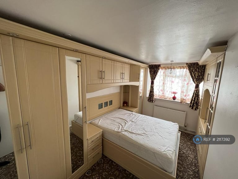 3 bedroom flat in Glebelands Road, Feltham, TW14 (3 bed) (#2117392)