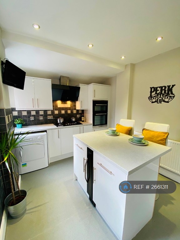 7 bedroom house in Harringay Avenue, Liverpool, L18 (7 bed) (#2661311)