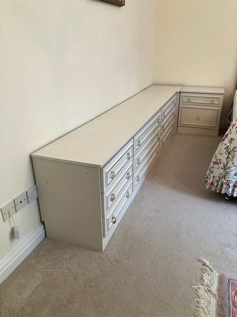 image for set of fitted furniture 8 units