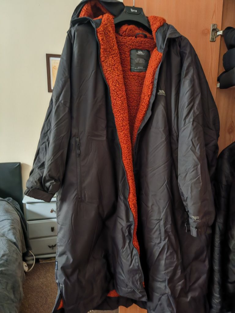 Swimming outfits package: wetsuit, boot, changing robe, surf poncho