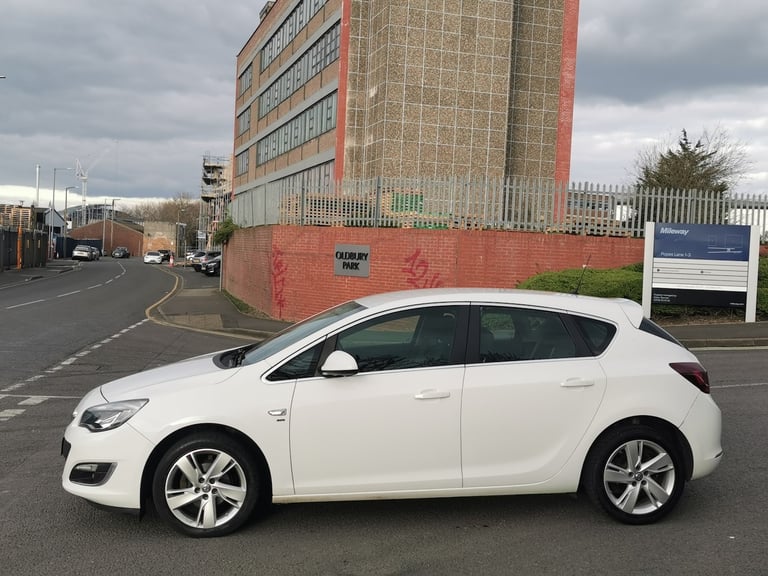 2015 Vauxhall Astra 1.4i 16V SRi 5dr HATCHBACK Petrol Manual