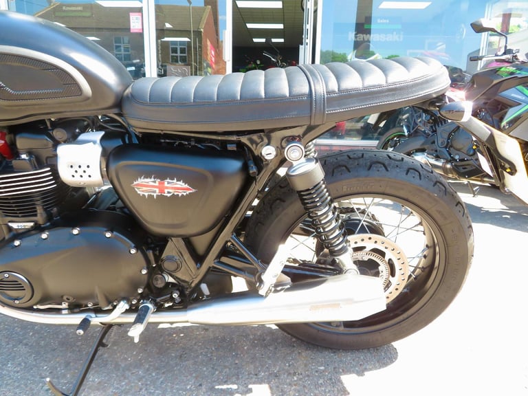 TRIUMPH BONNEVILLE STREET TWIN 900 BRAT TRACKER EDITION 