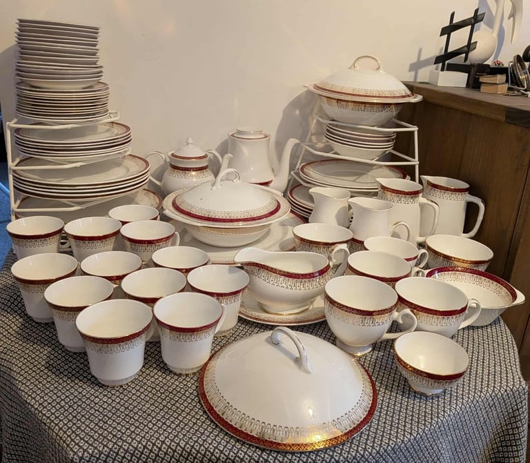 image for 83 Piece Royal Grafton Majestic Dinner Set 