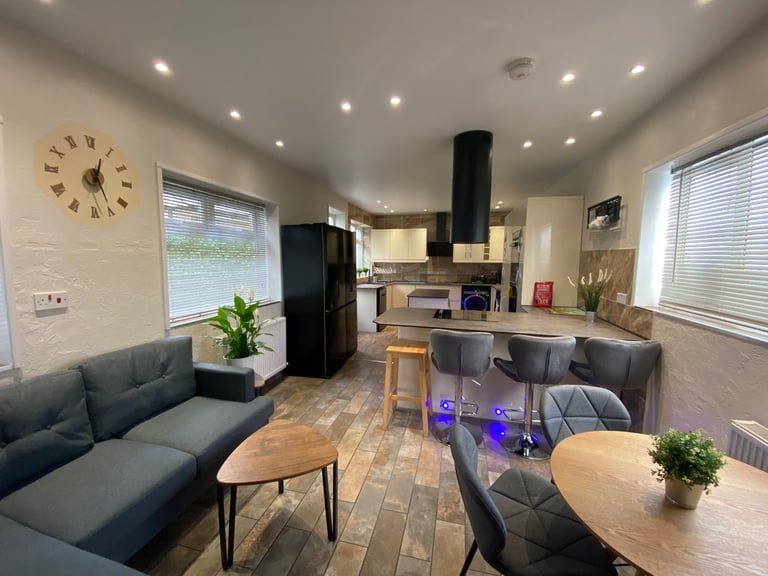 Cozy, clean, sunny double room