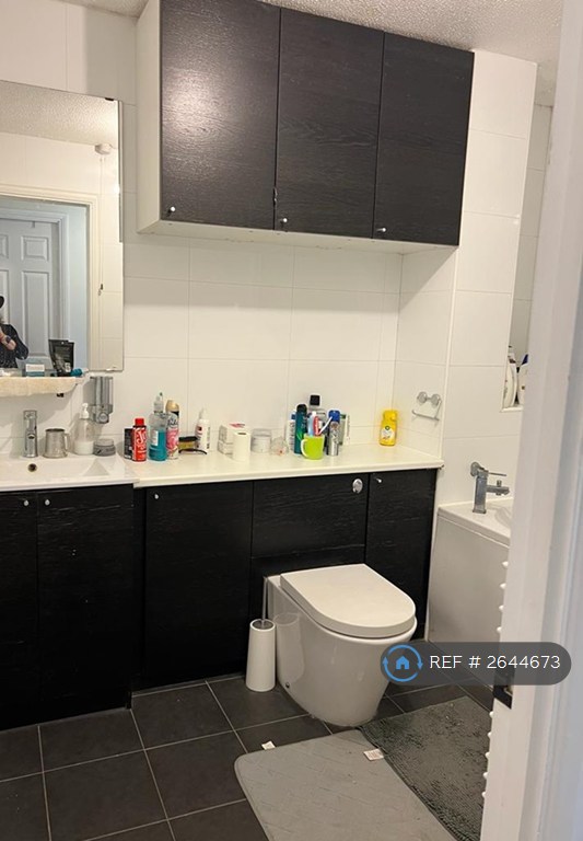 3 bedroom flat in Bywater Place, London, SE16 (3 bed) (#2644673)