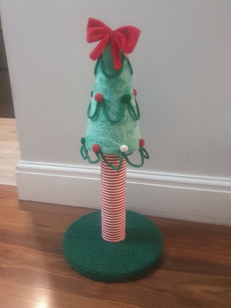 Christmas tree scratch post 