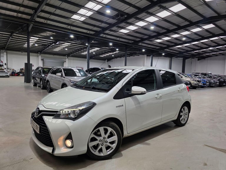 2015 Toyota Yaris 1.5 VVT-h Sport E-CVT Euro 6 5dr HATCHBACK Petrol/Electric Hybrid Automatic