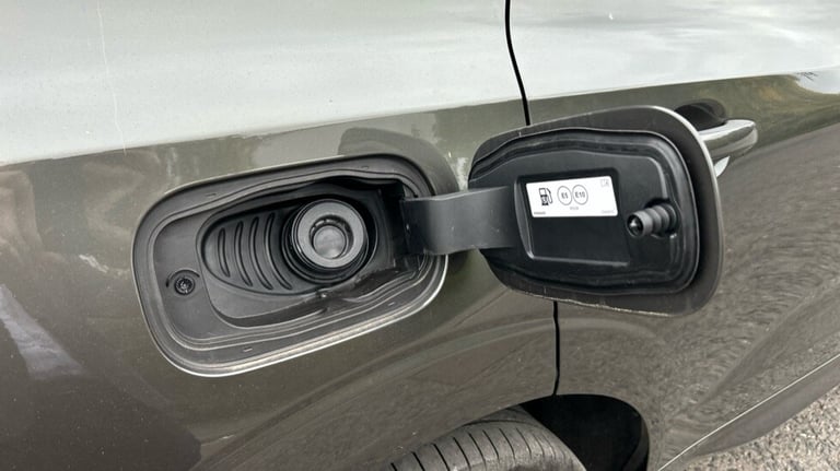 2021 Volvo XC60 R-Design, B5 AWD mild hybrid Estate Petrol Automatic