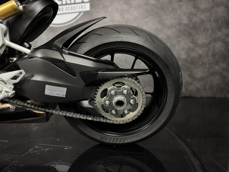 DUCATI STREETFIGHTER V2 2023