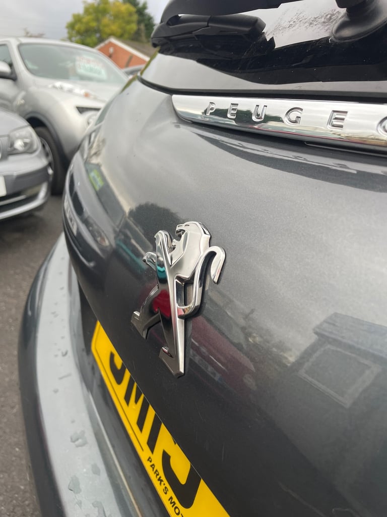 2015 Peugeot 208 1.2 VTi Style 3dr HATCHBACK Petrol Manual