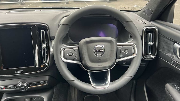 2022 Volvo XC40 2.0 B3P Plus Dark 5dr Auto SUV Petrol Automatic