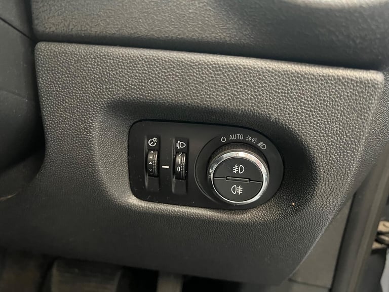 2013 Vauxhall Corsa 1.4 16V SE Auto Euro 5 3dr HATCHBACK Petrol Automatic