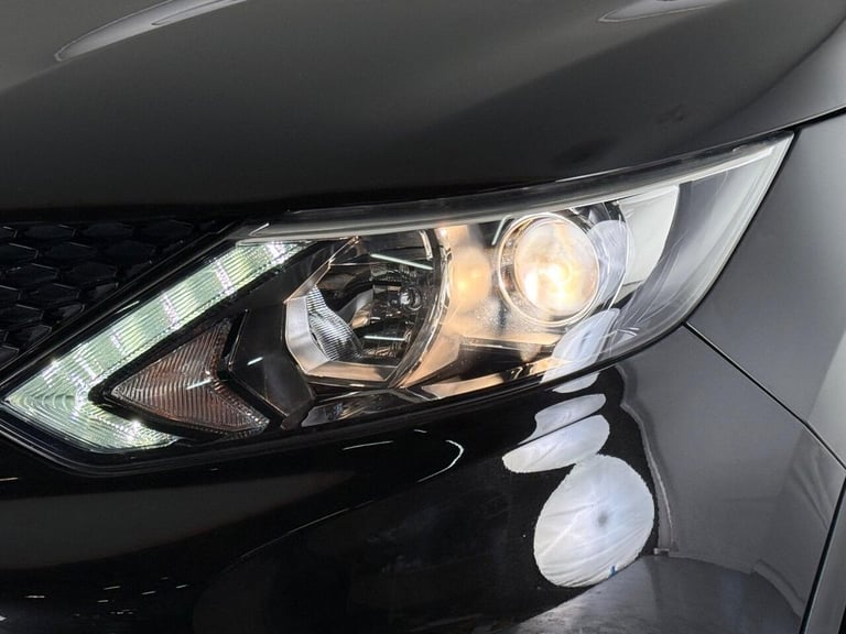 2016 Nissan Qashqai 1.2 DiG-T N-Connecta 5dr HATCHBACK PETROL Manual