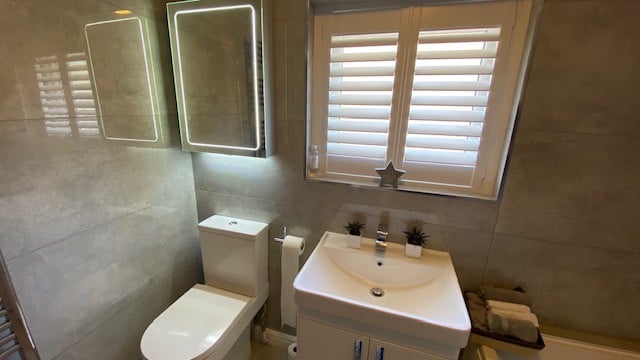 A two bedroom furnished first floor flat with balcony Mosslea Park, Elmsley Road, Mossley Hill L18