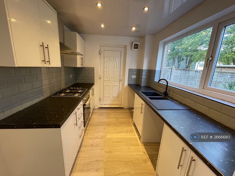 3 bedroom house in Tyndale Walk, Batley, WF17 (3 bed) (#2666680)