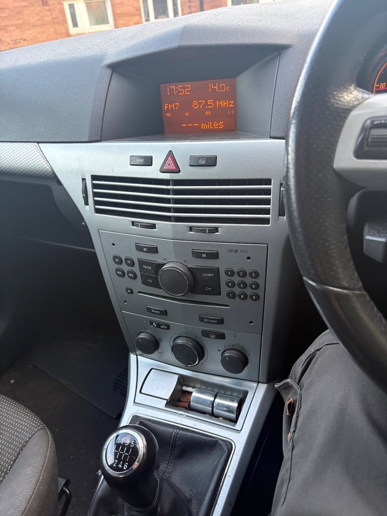 Vauxhall, ASTRA, Hatchback, 2009, Manual, 1910 (cc),3 doors - Image 19