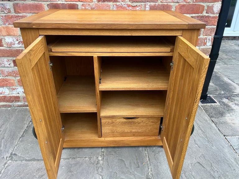 Rustic Solid Oak Computer Desk - Excellent Condition 
