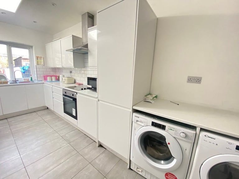 ⭐ Modern Room 🏡 | Affordable | Move in Quick ⚡