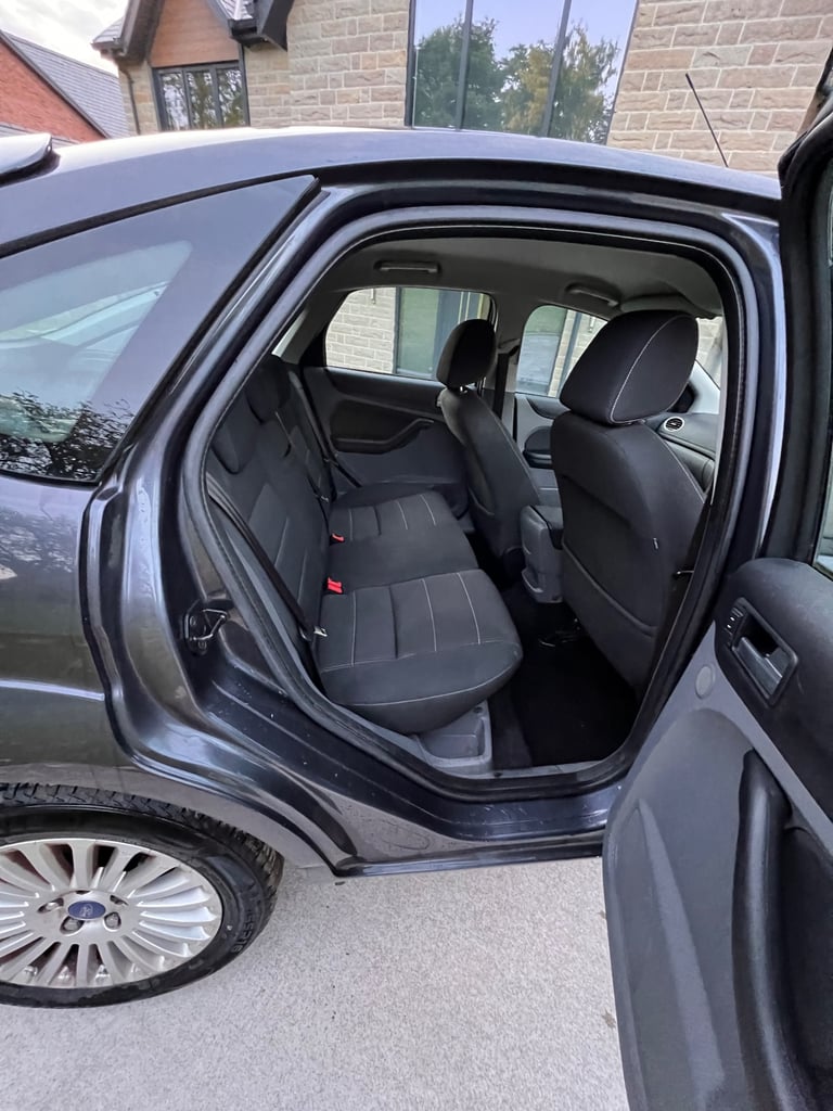 2010 Ford Focus 1.6 Titanium 5dr HATCHBACK Petrol Manual