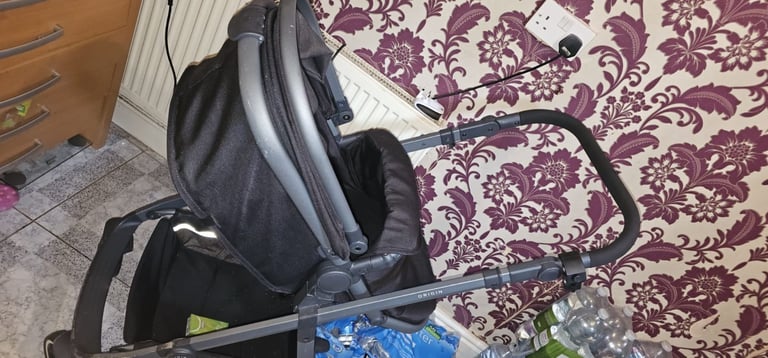 2in1 baby car seat n push chair