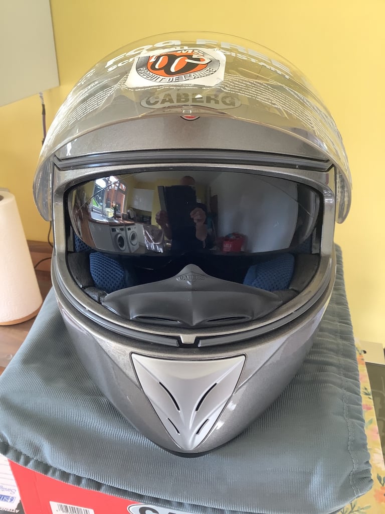 Full Face Motorcycle Helmet, Caberg V2 Titanium, Size Small, 55-56cm, Excellent. 