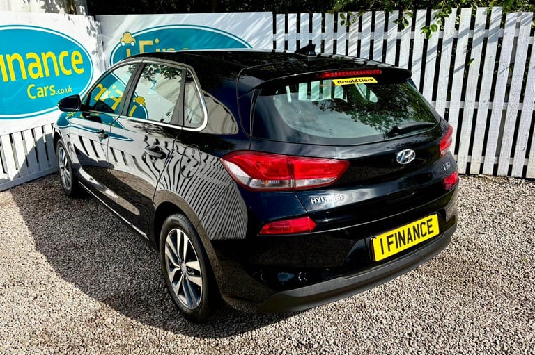 CAN'T GET CREDIT? CALL US! Hyundai i30 1.0 T-GDi SE Nav Blue Drive ISG - £149 DEPOSIT, £63 PER WEEK