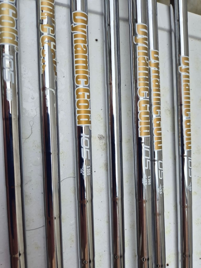 Taylormade P790 2019 irons 4 to PW dynamic gold s300 105 shafts