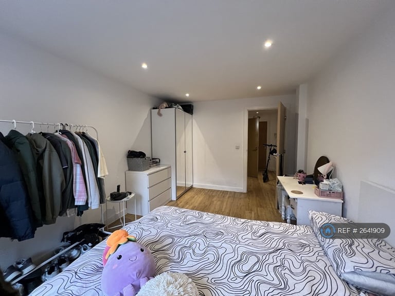 1 bedroom flat in Advent Way, Manchester, M4 (1 bed) (#2641909)