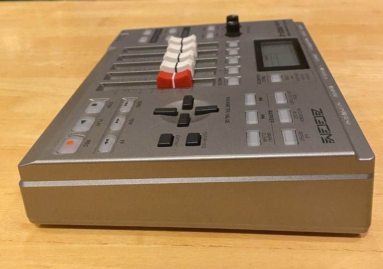 Zoom MRS-4 Portable Multi-Track Digital Recorder