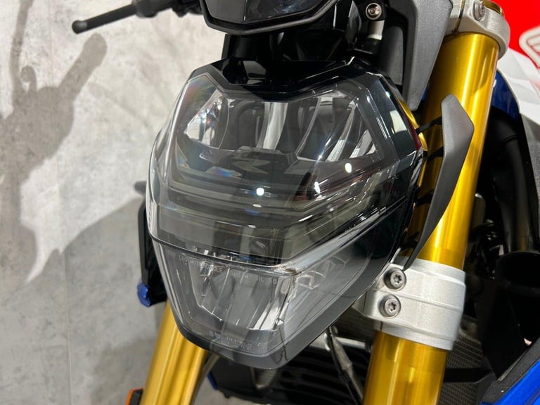 72/2022 BMW F900R Sport - 7106 miles - TRI-COLOUR!