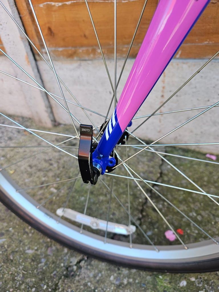 BIKE 24" WHEEL CARRERA LIGHTWEIGHT 7-SPEED HYBRID - Age Range 7-11 Years £135