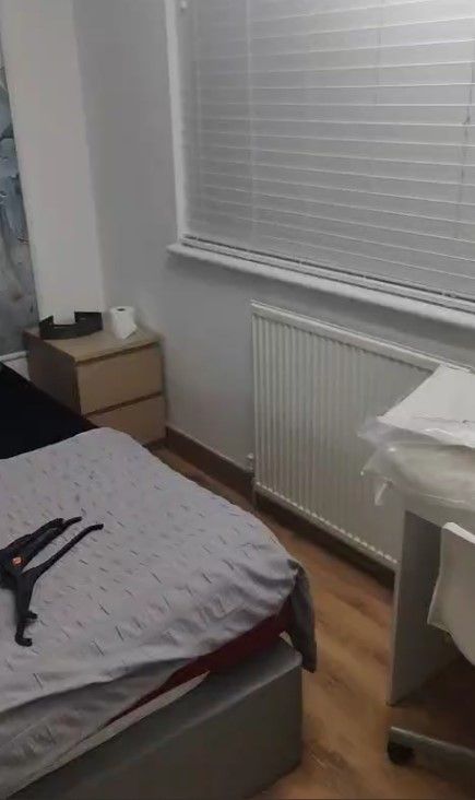 Double Room to Rent in Warbank Crescent, Croydon CR0. Only for singles. Bills included.