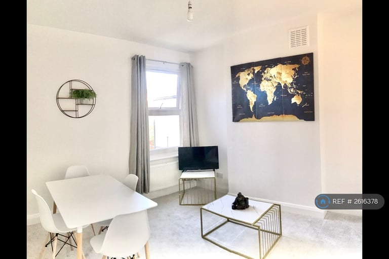 image for 1 bedroom flat in Morgan Road, Bromley, BR1 (1 bed) (#2616378)