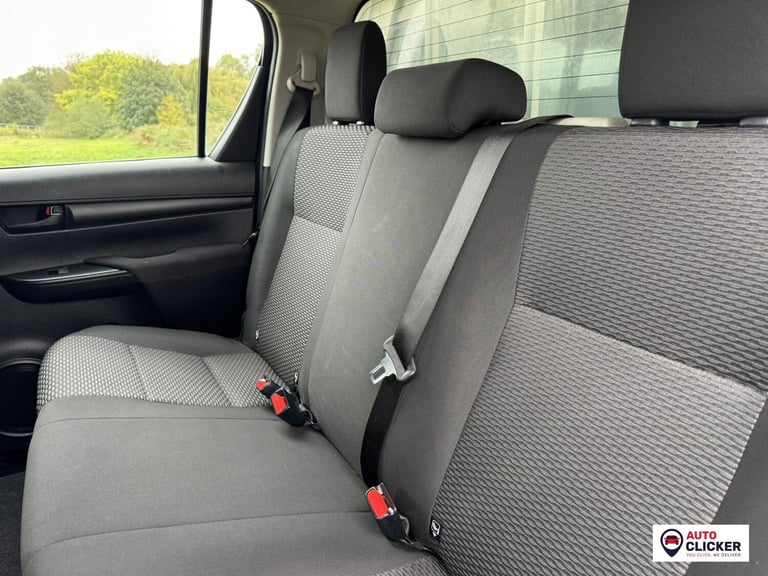 2020 Toyota Hilux 2.4 D-4D Active Pickup Extended Cab 4dr Diesel Manual 4WD Euro 6 (3.5t) (15 Pic...
