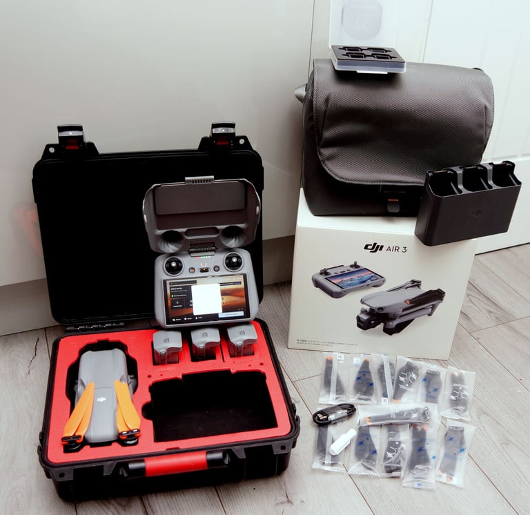Dji Air 3 flymore combo and extras pristine condition very low flying  hours