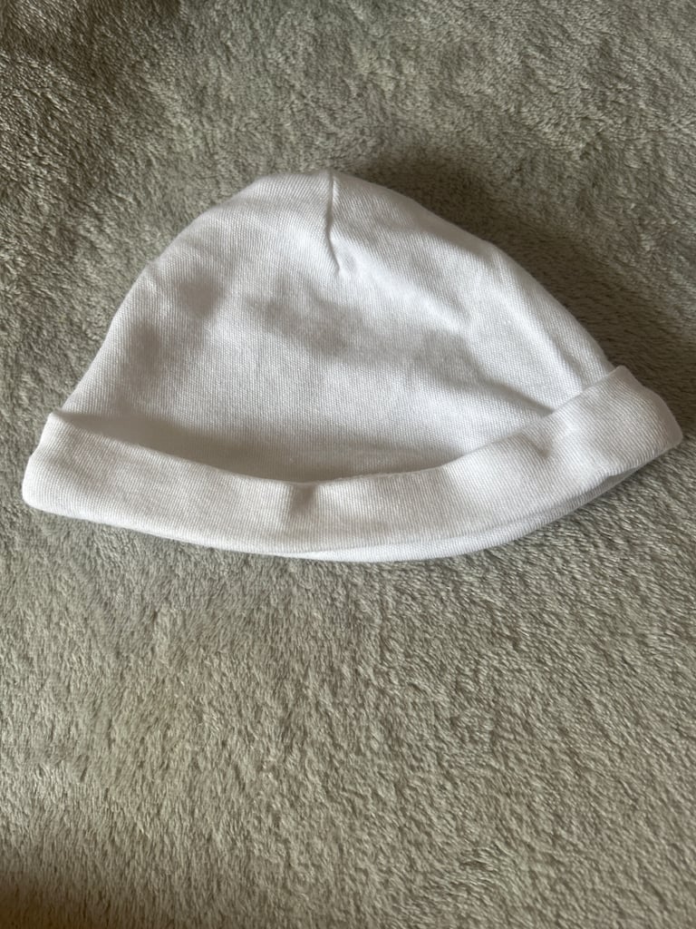 4 Baby Hats (Newborn & 1–3 Months) 