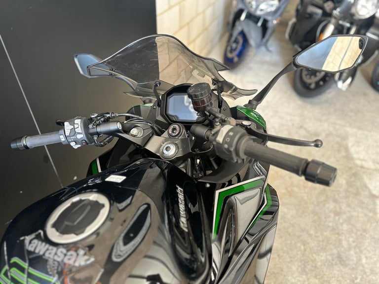 STUNNING ONE OWNER 2022/22 KAWASAKI NINJA 1000 SX PERFORMANCE MOTORCYCLE 
