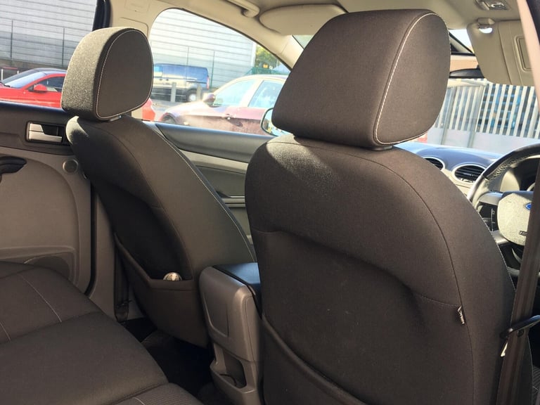 2010 Ford Focus 1.6 Titanium 5dr HATCHBACK Petrol Automatic