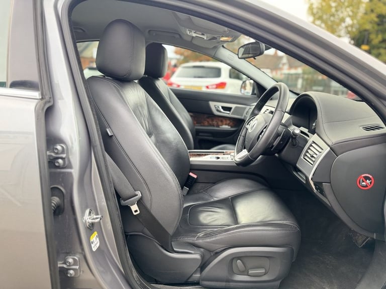 2012 Jaguar XF 3.0d V6 Luxury Saloon 4dr Diesel Auto Euro 5 (240 ps) Saloon Diesel Automatic