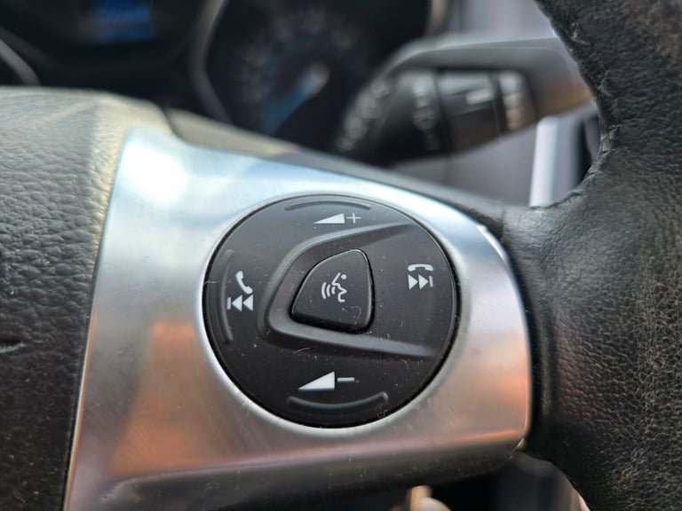 2013 Ford Focus 1.6 Zetec Powershift Euro 5 5dr Hatchback Petrol Automatic