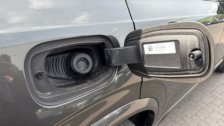 2021 Volvo XC90 Recharge R-Design Pro, T8 AWD plug-in hybrid, 7 Seats Estate Petrol Parallel PHEV...