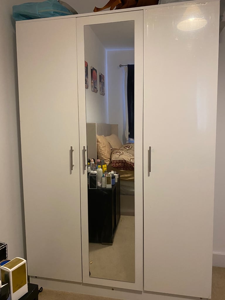 3 door wardrobe