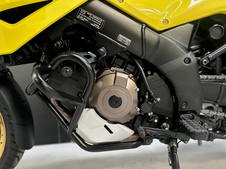 STUNNING ONE OWNER 2021/21 SUZUKI DL 1050 V-STROM XT MOTORCYCLE 