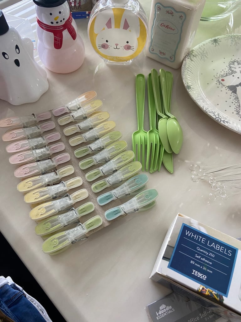 Box Of Mostly Kitchen Gadgets & Accessories - (Approx. 23 Pieces….See Description & All Photos) 