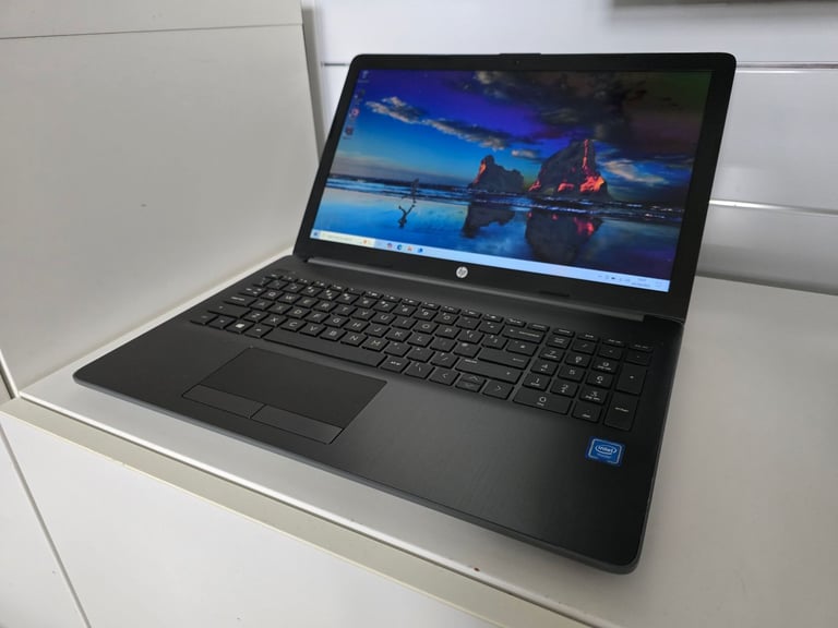HP Pavilion 15-da0595 15inch laptop Intel i7, 8GB Ram