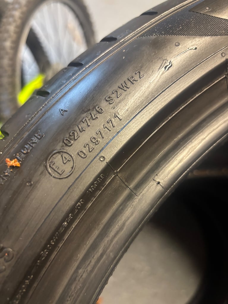 4 x Pirelli P Zero 255/40 R21 102V